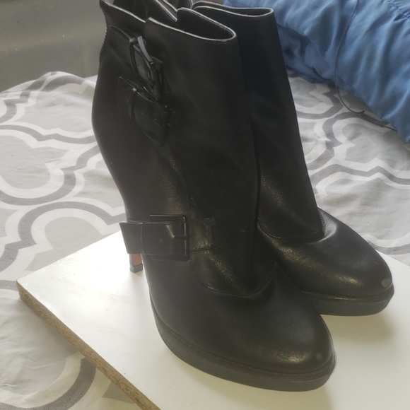 Charles David Black Moto Style Booties with buckles Size 8 - Picture 7 of 9